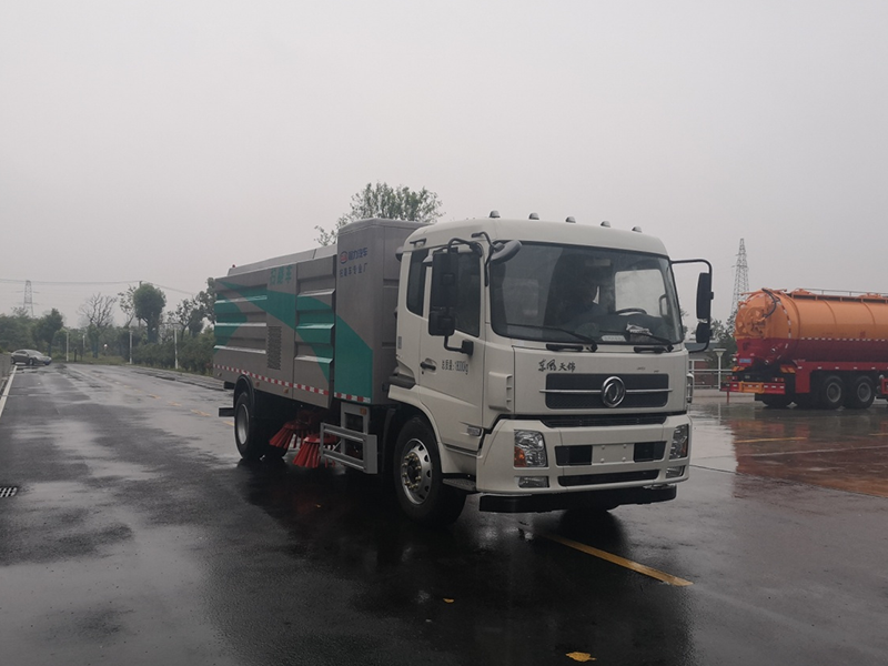 東風(fēng)天錦CL5180TSLBEV型純電動(dòng)掃路車(chē)